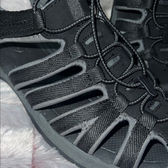 Croft &‎ Barrow Black Women’s Closed-Toe Sandals for Active Wear - Picture 3 of 16
